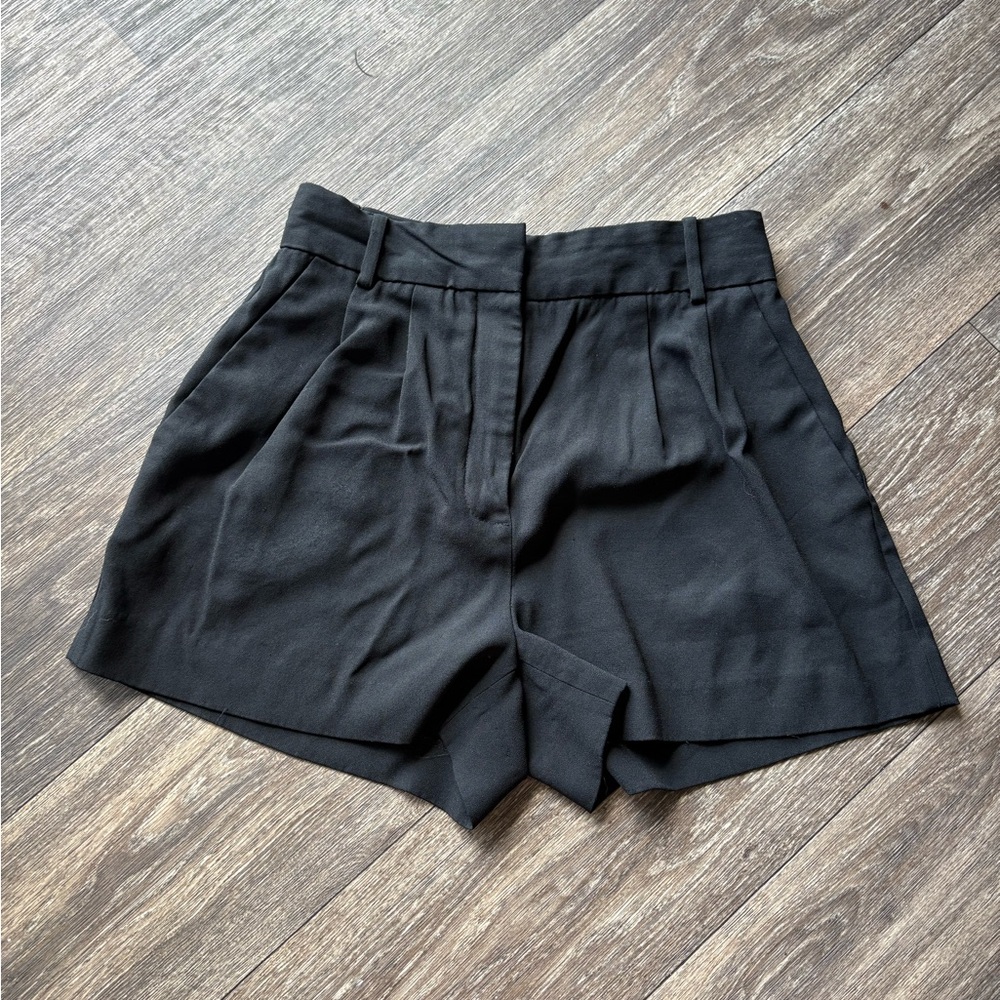 Aritzia Babaton Pleated Mini Shorts